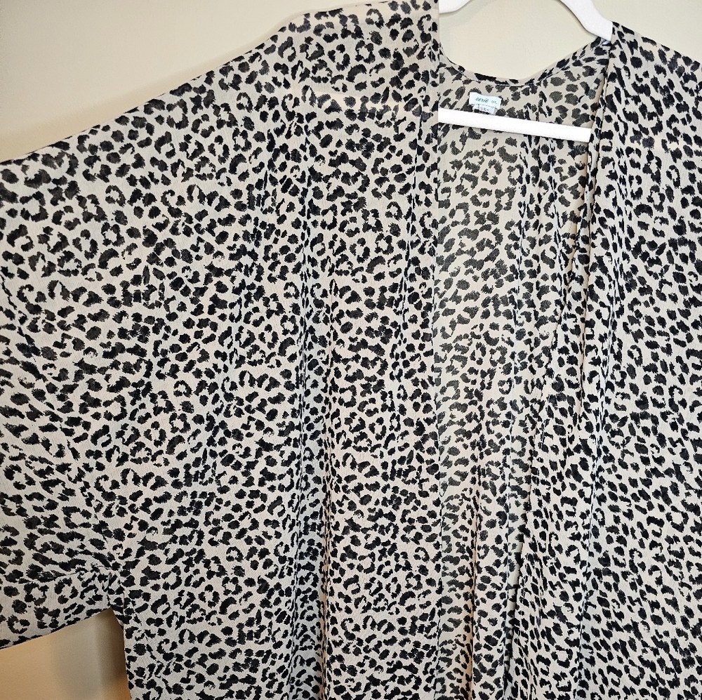 Aerie Leopard print kimono cardigan top with Wide sleeves One Size Fits … - Picture 5 of 8